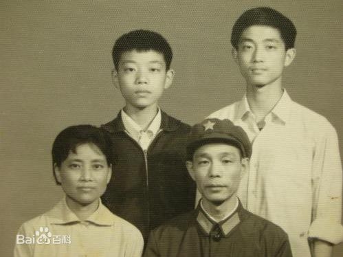 郭峰与家人前后照片