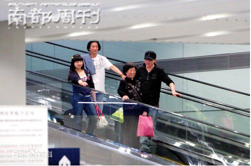 郭峰与家人前后照片