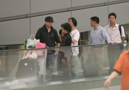 郭峰与家人前后照片