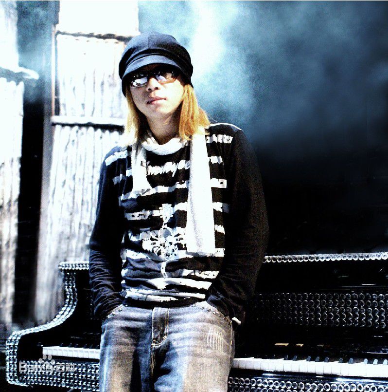 郭峰与钢琴壁纸壁纸