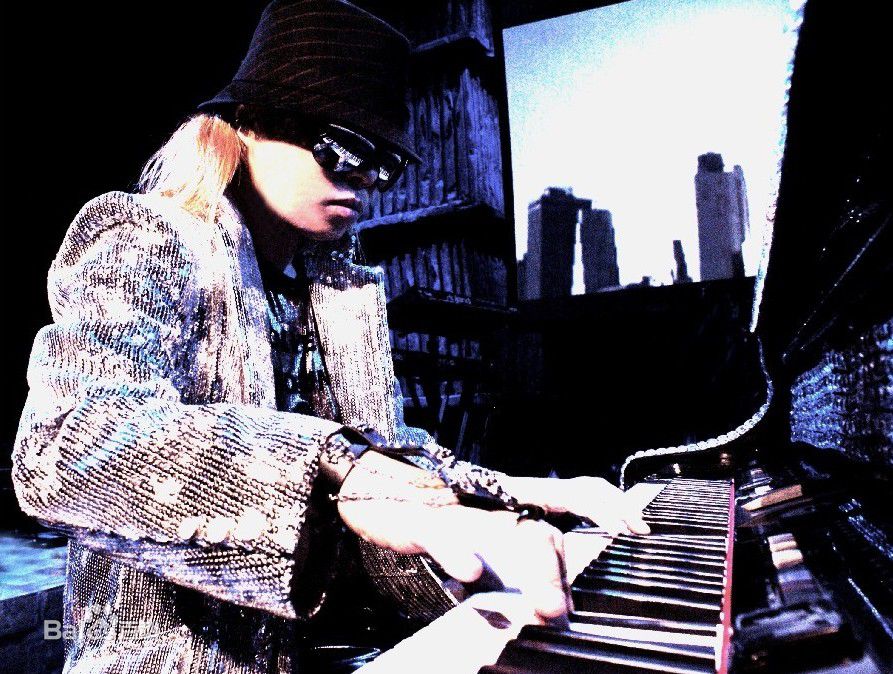 郭峰与钢琴壁纸壁纸