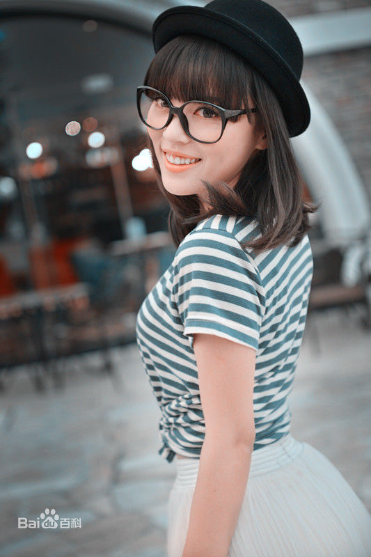 邱悦靓丽清新的新生代女演员生活照相册