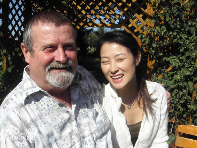 褚颖颖(CHICHI)生活照壁纸壁纸