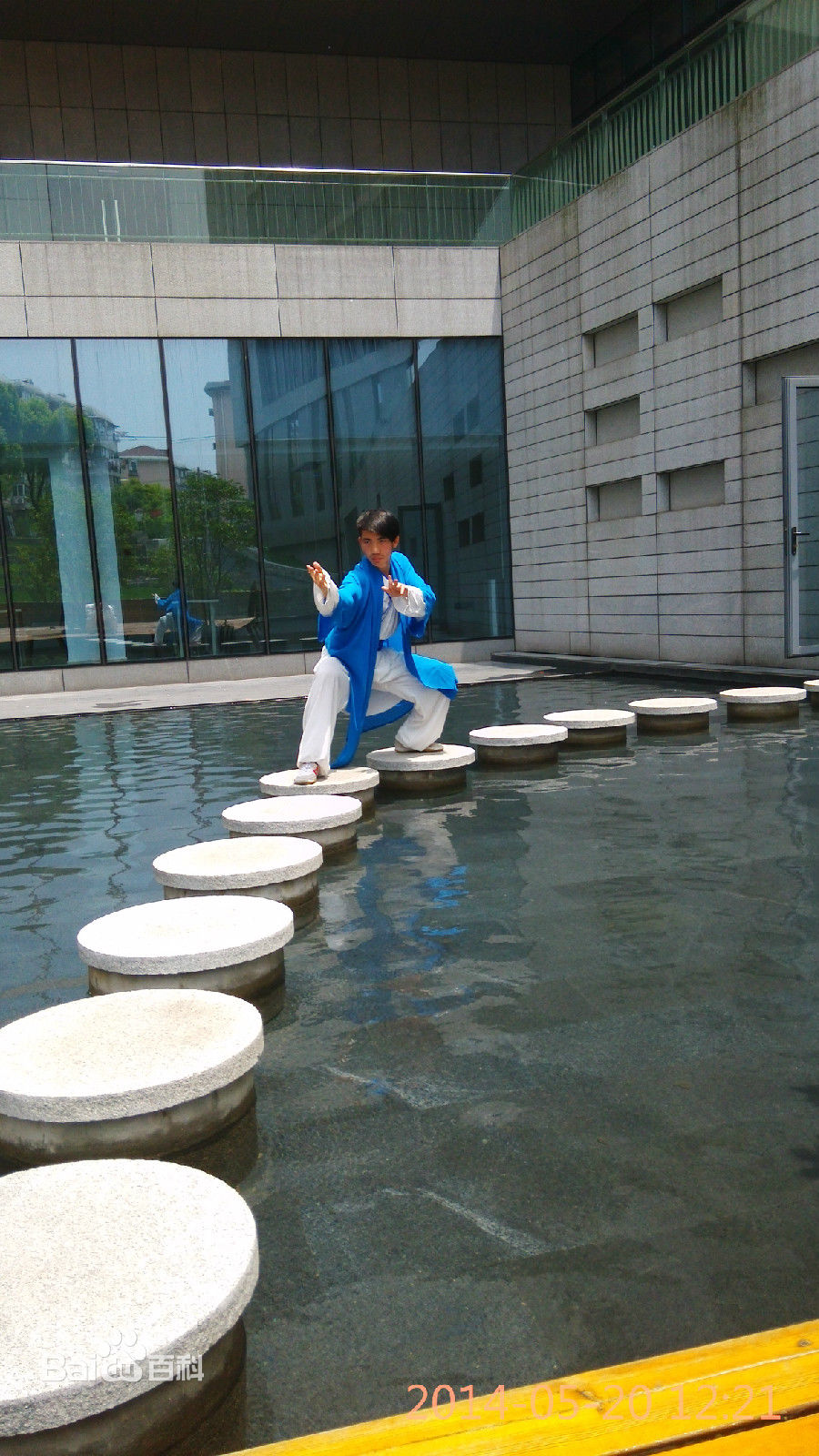 宫小龙宫老师生活照性感图片图集