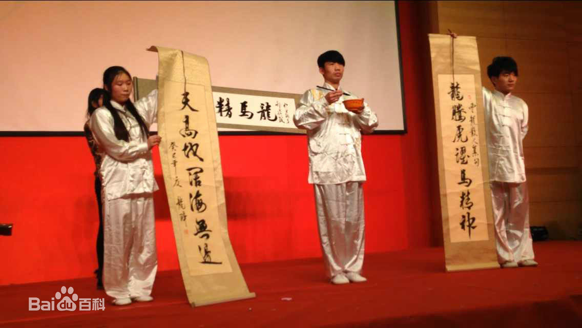 宫小龙宫老师生活照性感图片图集