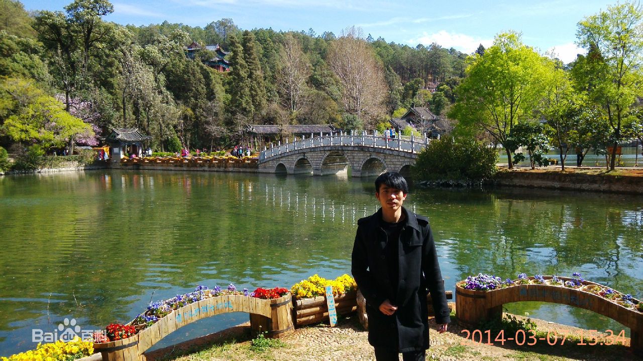 宫小龙宫老师生活照性感图片图集