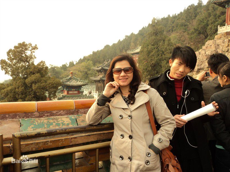 宫小龙宫老师生活照性感图片图集