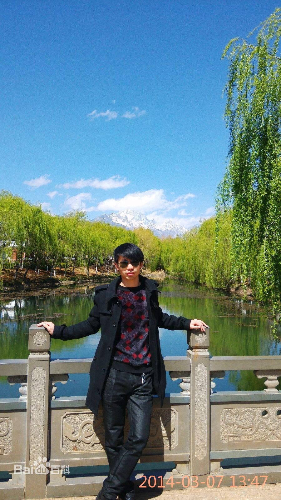 宫小龙宫老师生活照性感图片图集