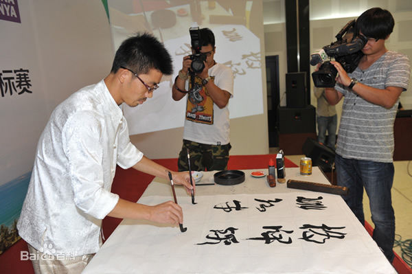 宫小龙前后照片