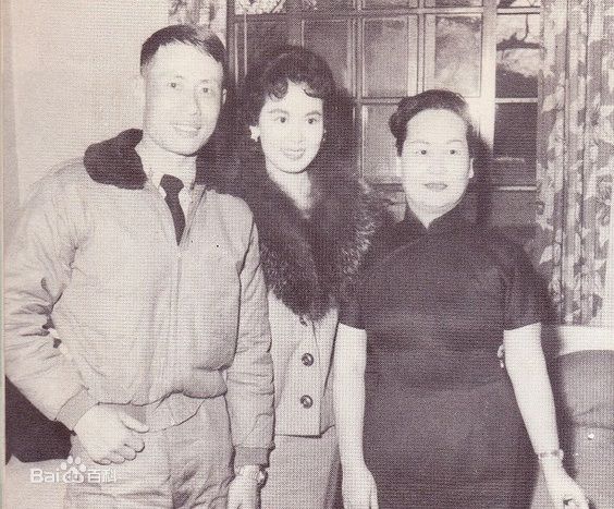 林黛(Yueru Cheng (本名) / Linda)与家人壁纸壁纸