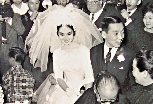 林黛(Yueru Cheng (本名) / Linda)与家人壁纸壁纸