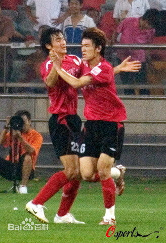 王栋(Wang Dong)球场照前后照片