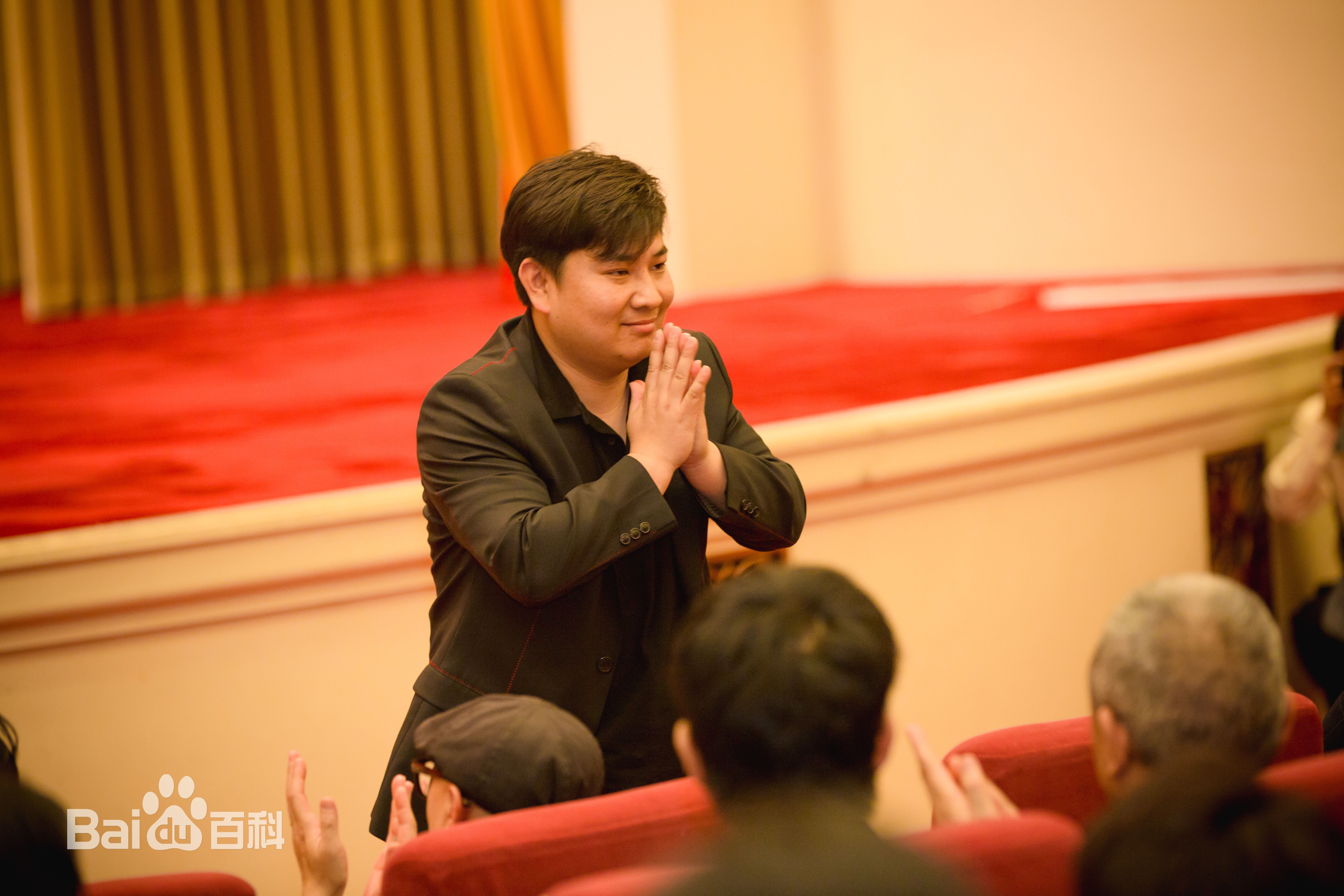 王凯阳工作照性感图片图集