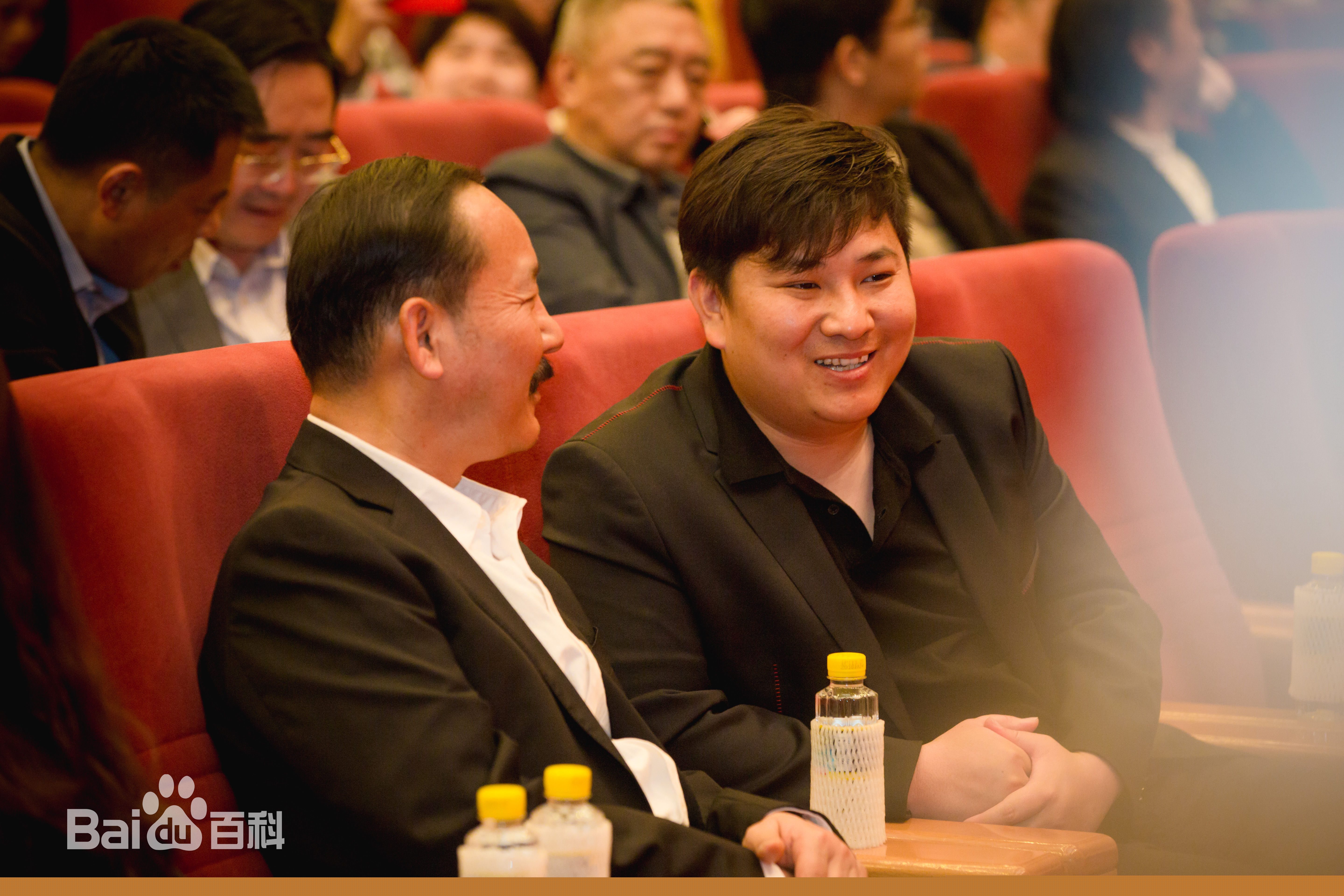 王凯阳工作照性感图片图集