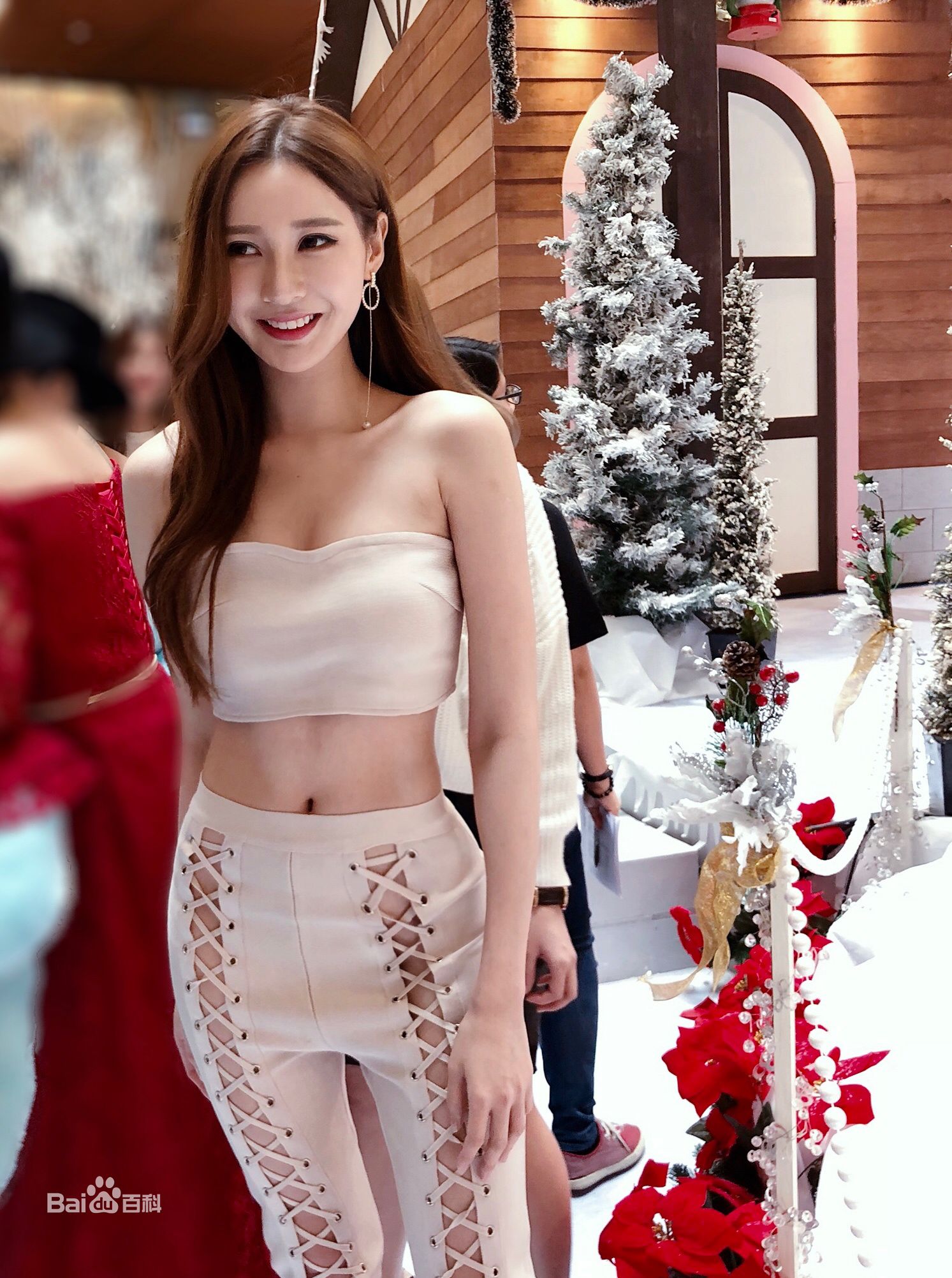 最新黄诗棋性感图片