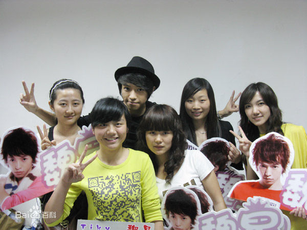 魏星(TIKY)在2010快乐男声壁纸壁纸