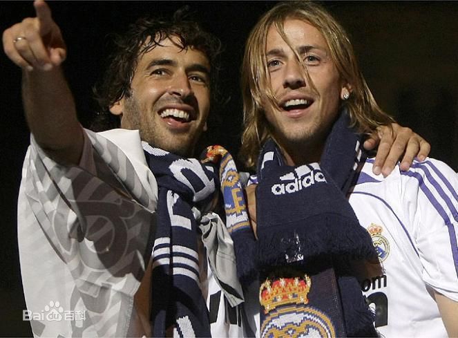 劳尔·冈萨雷斯·布兰科(Raul Gonzalez Blanco)劳尔与队友前后照片