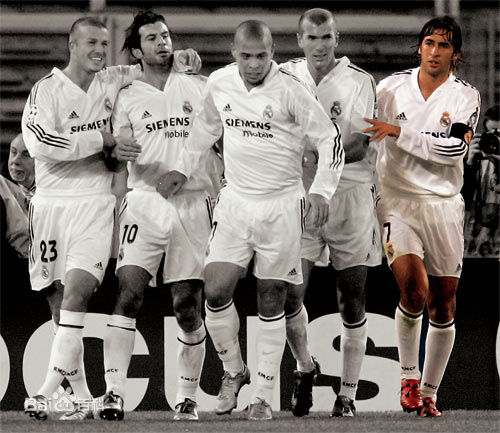 劳尔·冈萨雷斯·布兰科(Raul Gonzalez Blanco)劳尔与队友前后照片