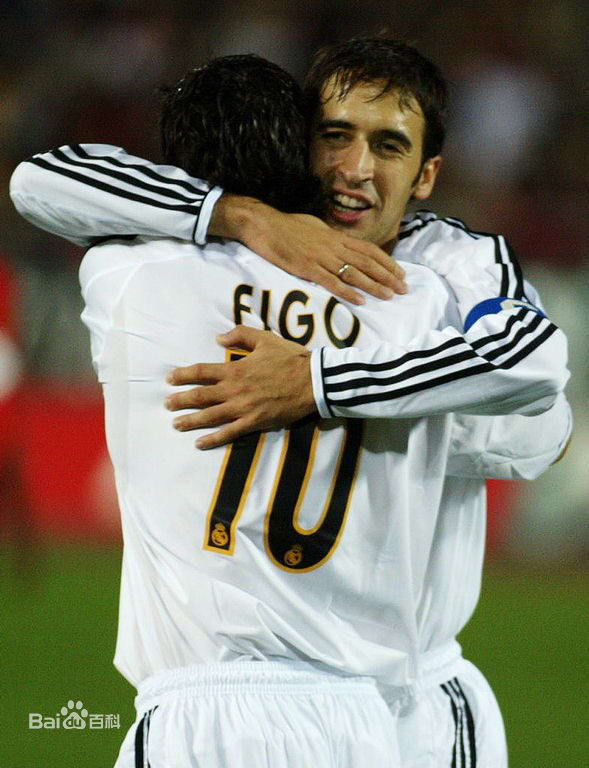 劳尔·冈萨雷斯·布兰科(Raul Gonzalez Blanco)劳尔与队友前后照片