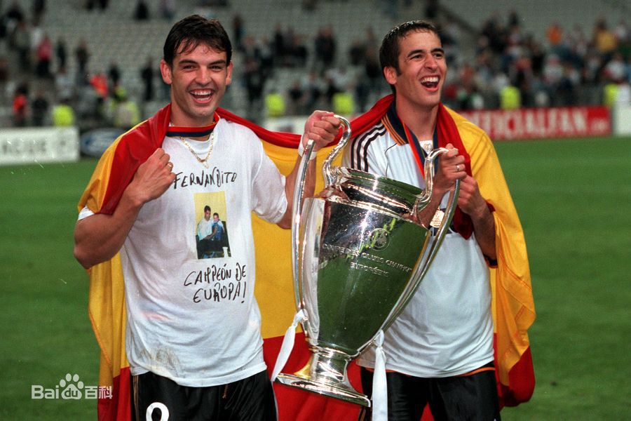 劳尔·冈萨雷斯·布兰科(Raul Gonzalez Blanco)劳尔与队友前后照片