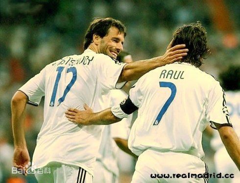 劳尔·冈萨雷斯·布兰科(Raul Gonzalez Blanco)劳尔与队友前后照片