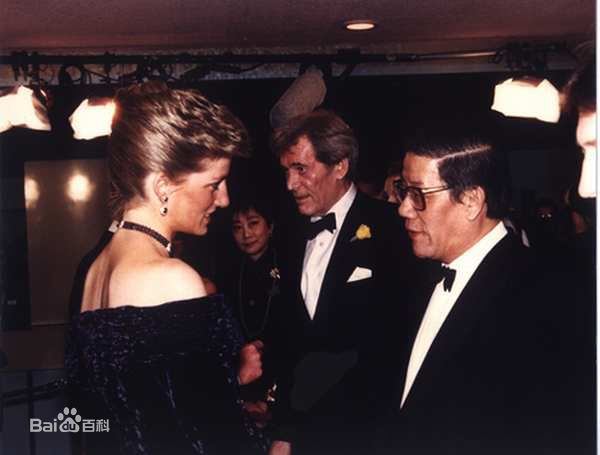 最优质英若诚生活照