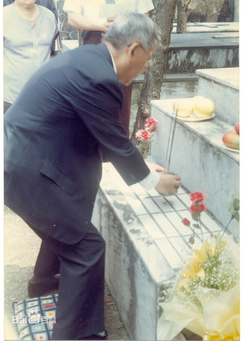 最优质英若诚生活照