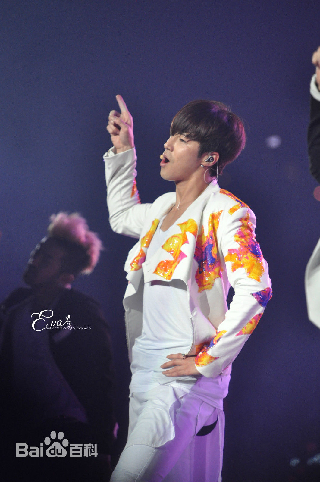 郑允浩(ユンホ（ユノ）、Jung Yunho、Jeong Yoonho)-演唱会舞台图片图集