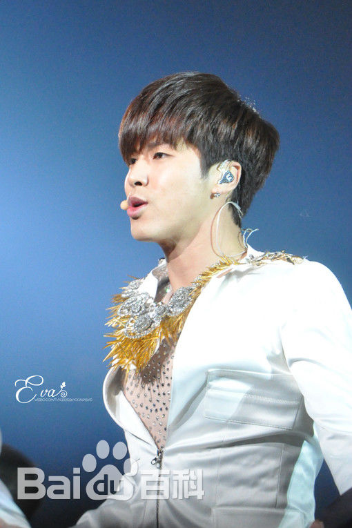 郑允浩(ユンホ（ユノ）、Jung Yunho、Jeong Yoonho)-演唱会舞台图片图集