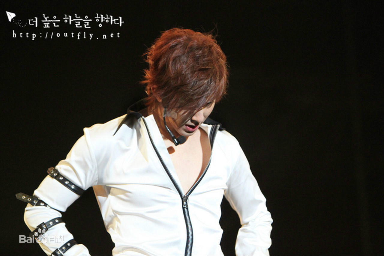 郑允浩(ユンホ（ユノ）、Jung Yunho、Jeong Yoonho)-MJ纪念公演舞台前后照片