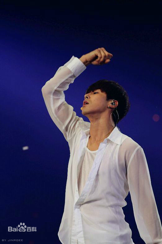 郑允浩(ユンホ（ユノ）、Jung Yunho、Jeong Yoonho)-SOLO舞台前后照片