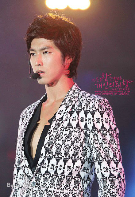 郑允浩(ユンホ（ユノ）、Jung Yunho、Jeong Yoonho)-SOLO舞台前后照片