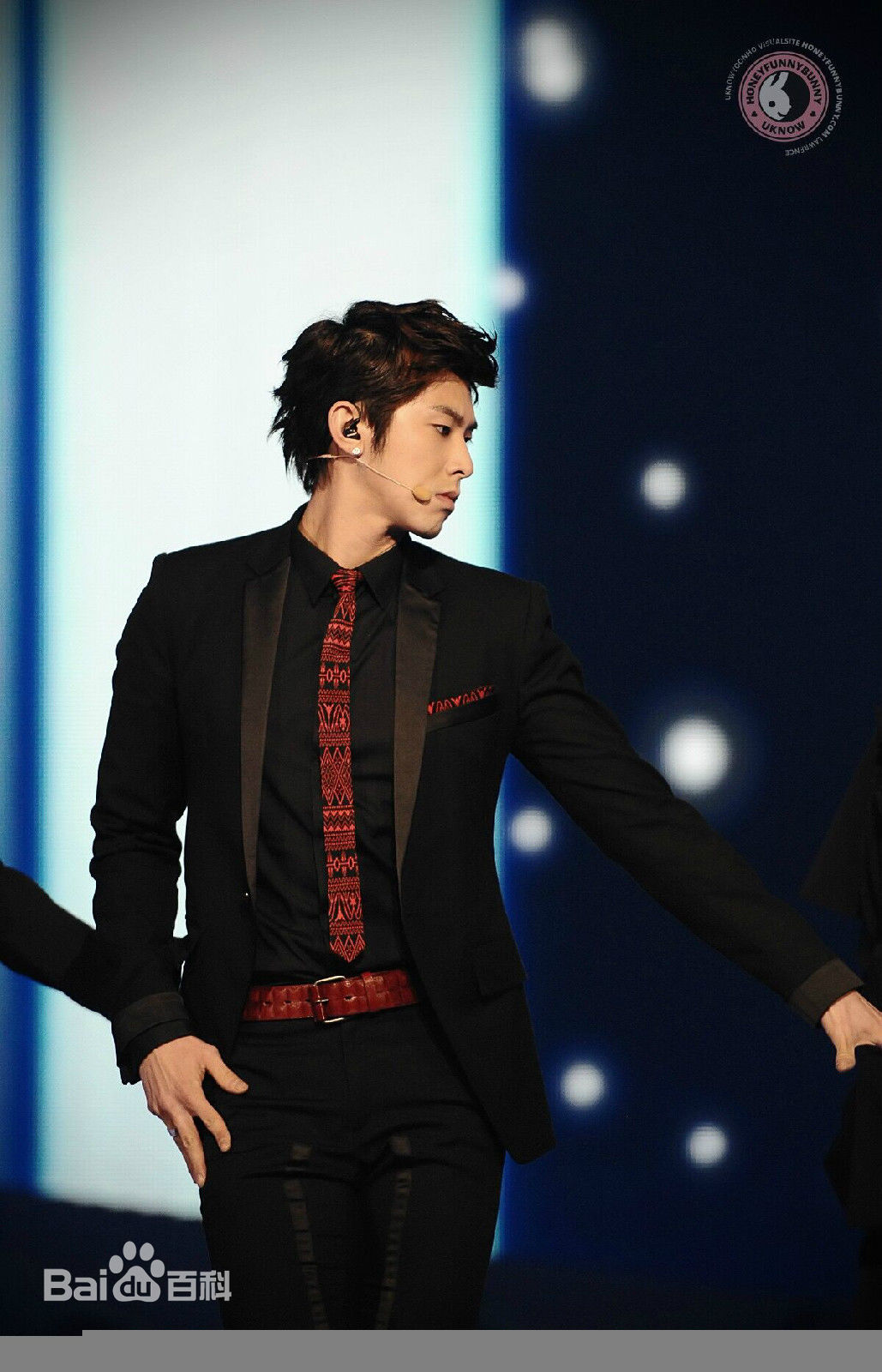 郑允浩(ユンホ（ユノ）、Jung Yunho、Jeong Yoonho)-打歌舞台前后照片