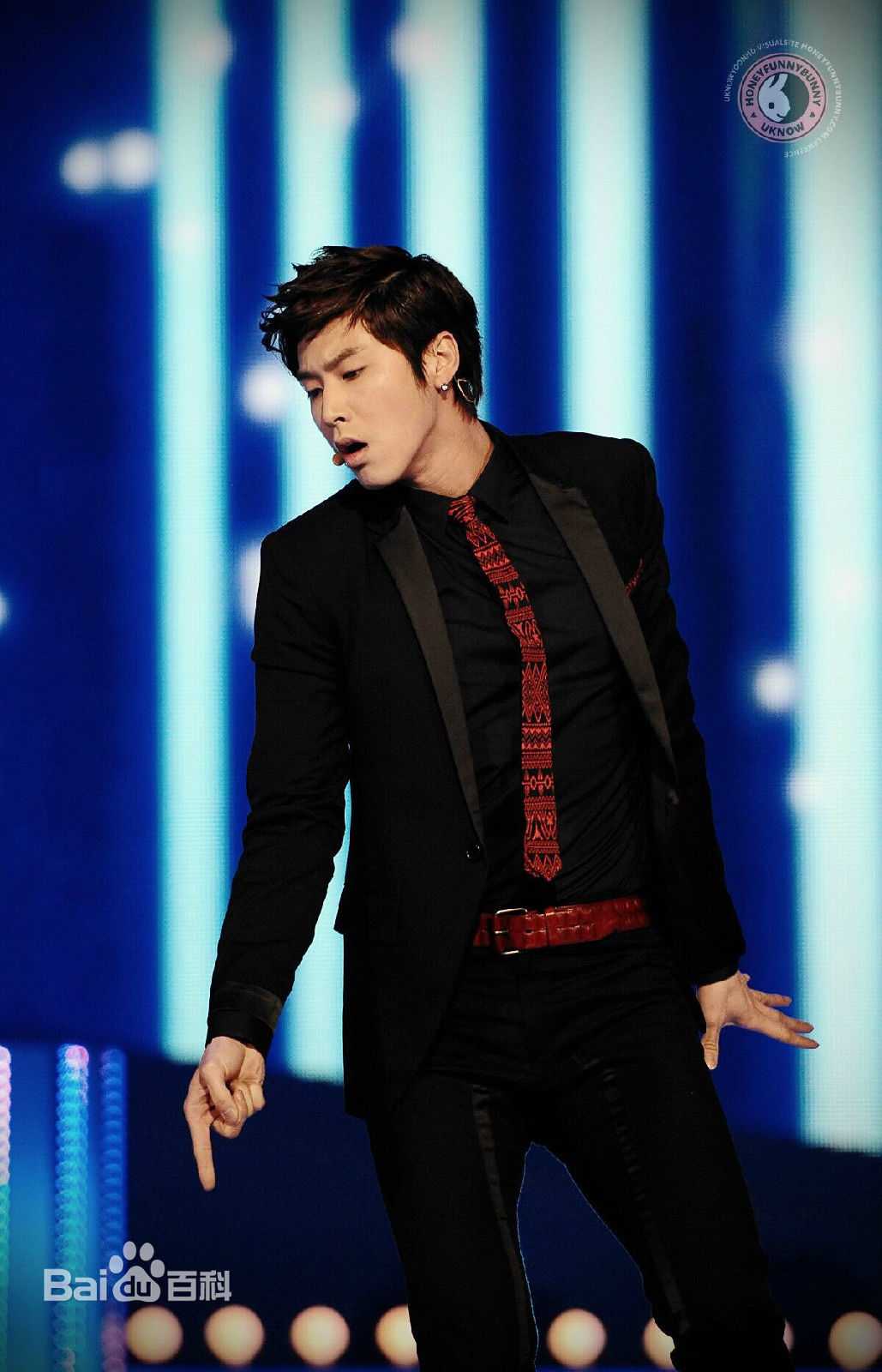 郑允浩(ユンホ（ユノ）、Jung Yunho、Jeong Yoonho)-打歌舞台前后照片