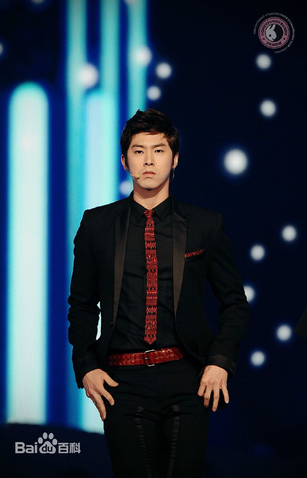 郑允浩(ユンホ（ユノ）、Jung Yunho、Jeong Yoonho)-打歌舞台前后照片