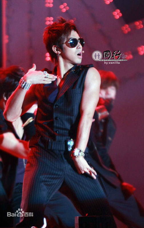 郑允浩(ユンホ（ユノ）、Jung Yunho、Jeong Yoonho)-打歌舞台前后照片