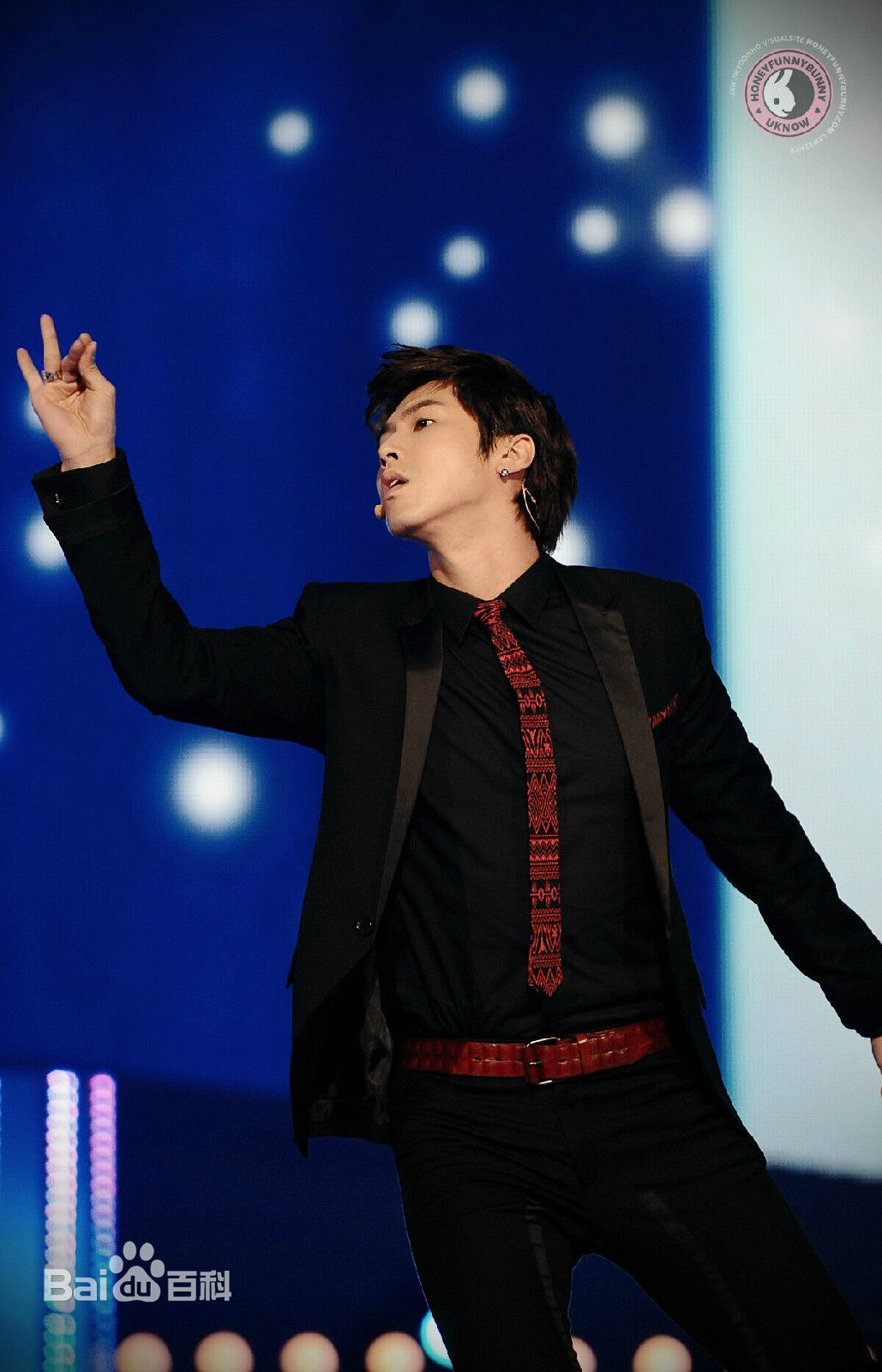 郑允浩(ユンホ（ユノ）、Jung Yunho、Jeong Yoonho)-打歌舞台前后照片