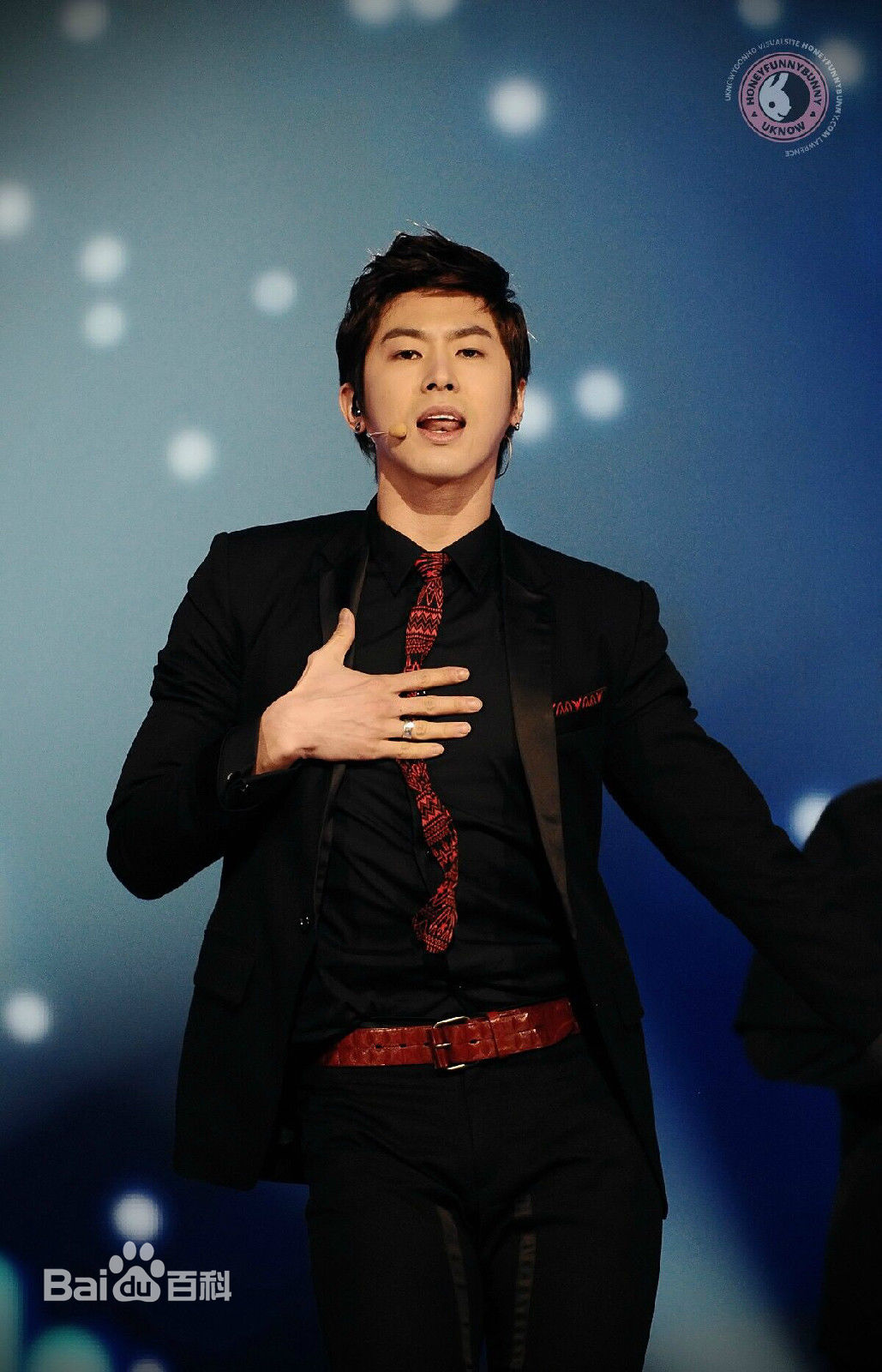 郑允浩(ユンホ（ユノ）、Jung Yunho、Jeong Yoonho)-打歌舞台前后照片