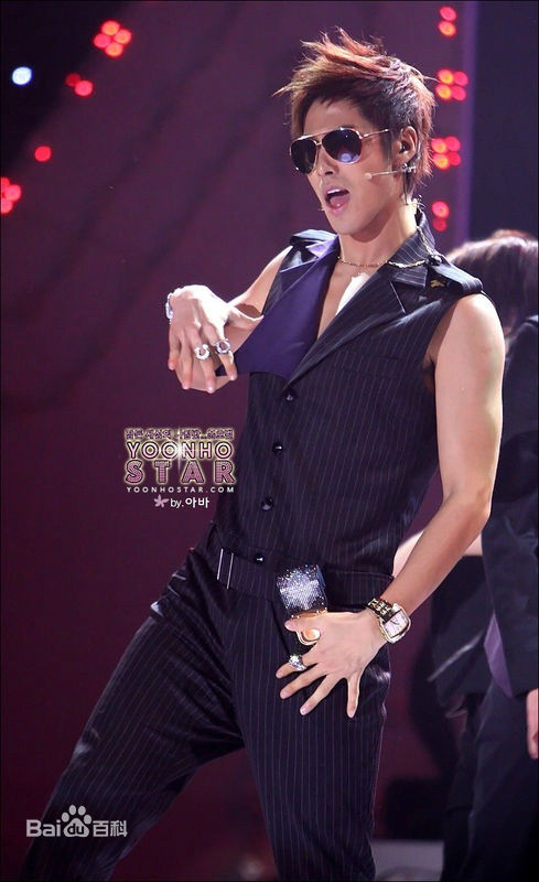 郑允浩(ユンホ（ユノ）、Jung Yunho、Jeong Yoonho)-打歌舞台前后照片