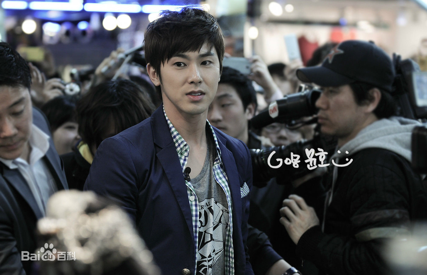 郑允浩(ユンホ（ユノ）、Jung Yunho、Jeong Yoonho)-综艺舞台前后照片