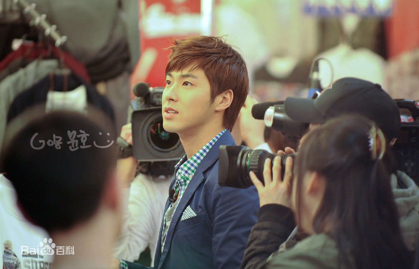 郑允浩(ユンホ（ユノ）、Jung Yunho、Jeong Yoonho)-综艺舞台前后照片