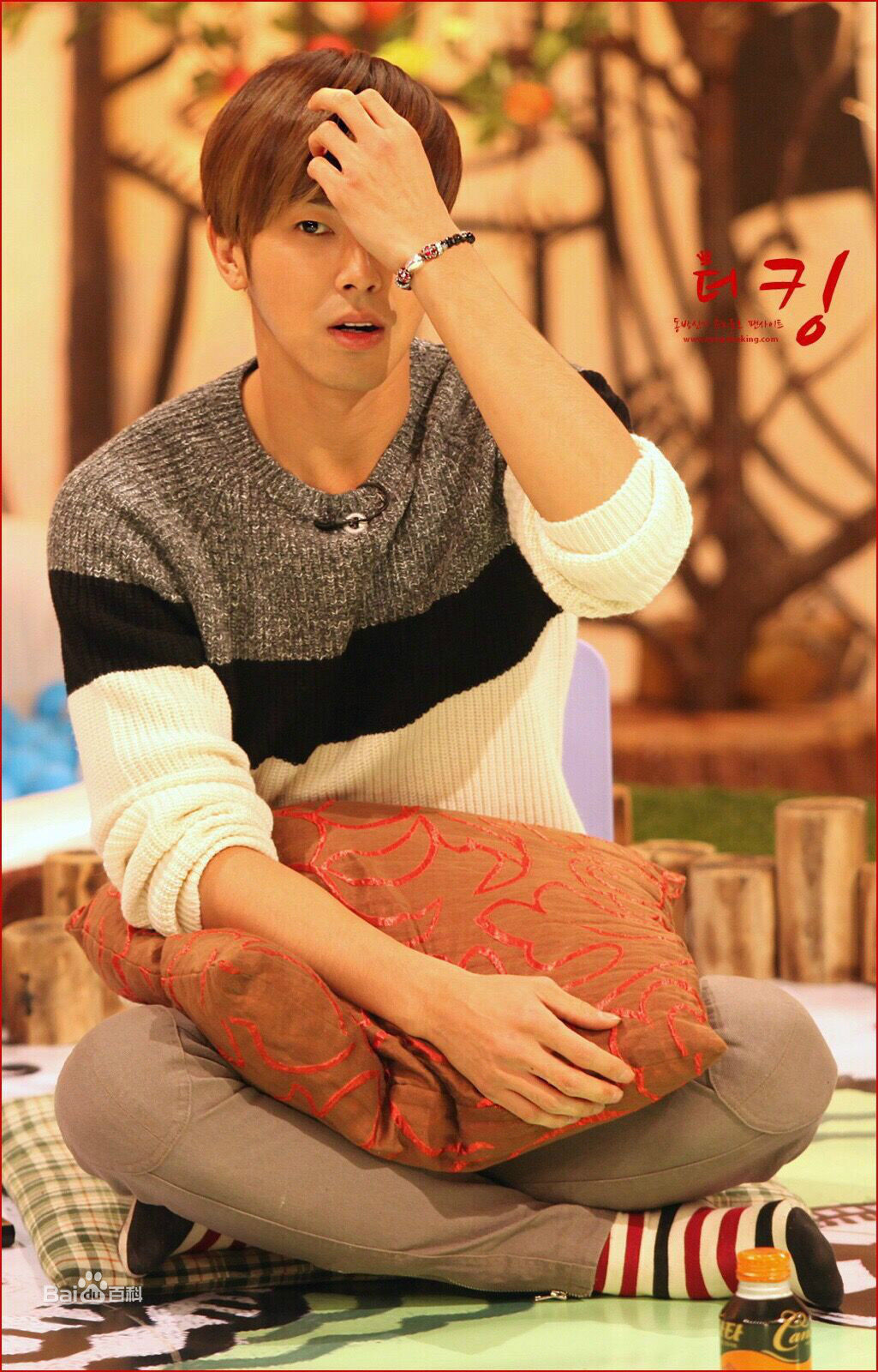 郑允浩(ユンホ（ユノ）、Jung Yunho、Jeong Yoonho)-综艺舞台前后照片