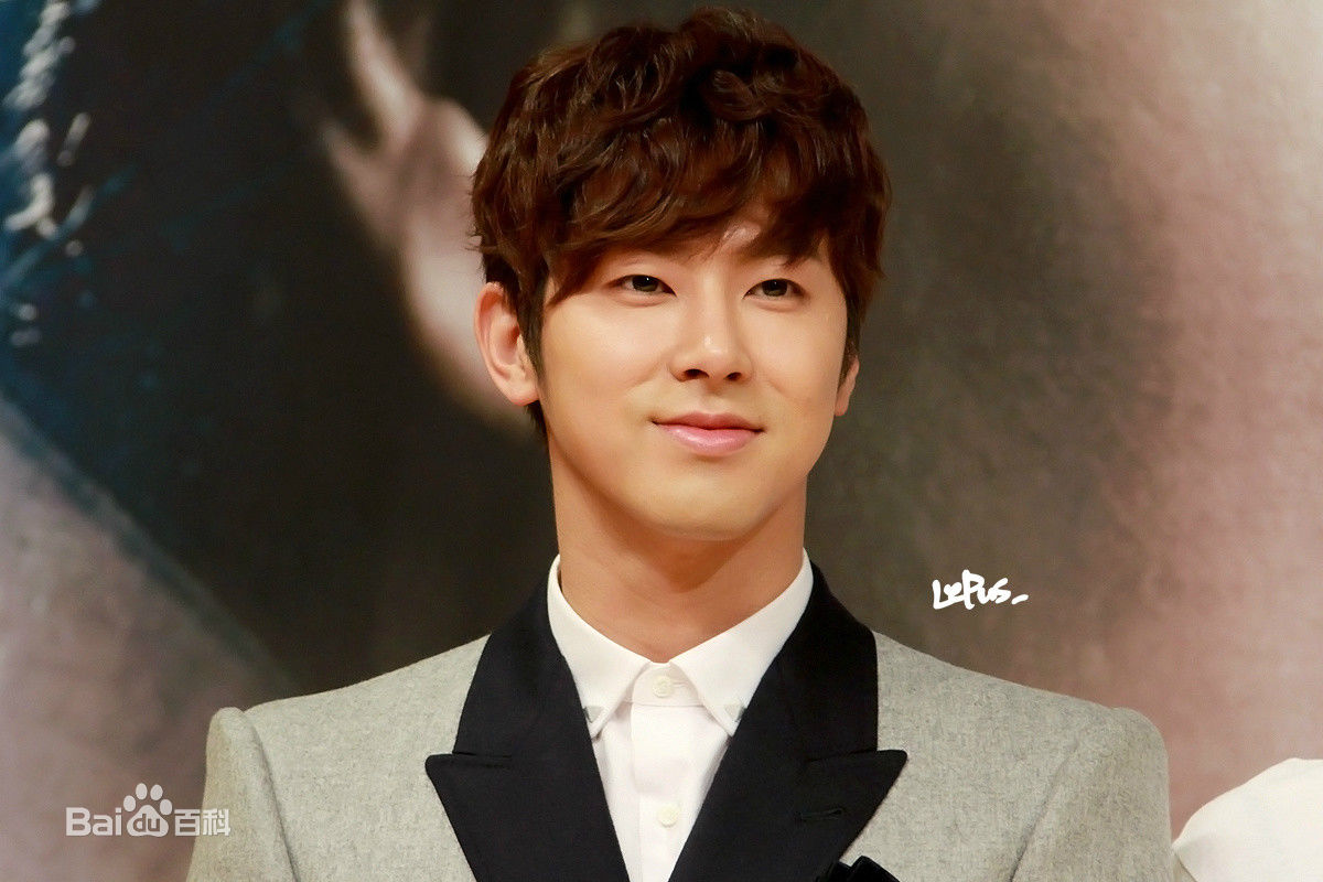 郑允浩(ユンホ（ユノ）、Jung Yunho、Jeong Yoonho)-新闻发布会前后照片