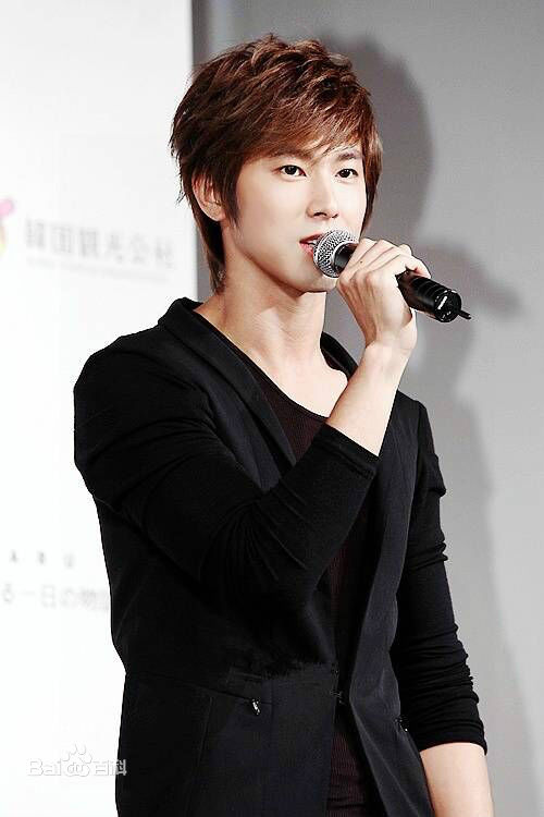 郑允浩(ユンホ（ユノ）、Jung Yunho、Jeong Yoonho)-新闻发布会前后照片