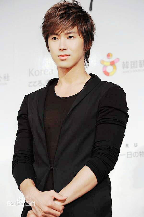 郑允浩(ユンホ（ユノ）、Jung Yunho、Jeong Yoonho)-新闻发布会前后照片