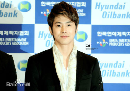 郑允浩(ユンホ（ユノ）、Jung Yunho、Jeong Yoonho)-新闻发布会前后照片