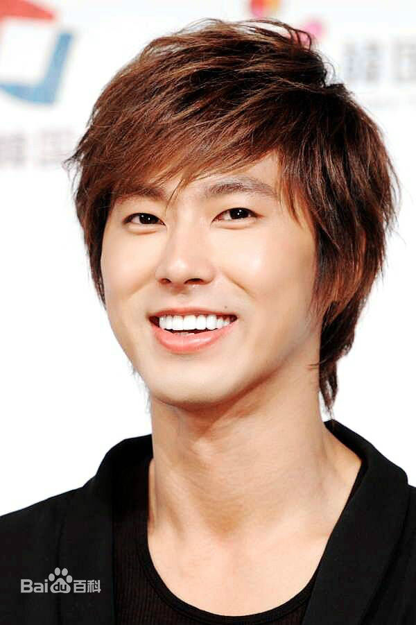 郑允浩(ユンホ（ユノ）、Jung Yunho、Jeong Yoonho)-新闻发布会前后照片