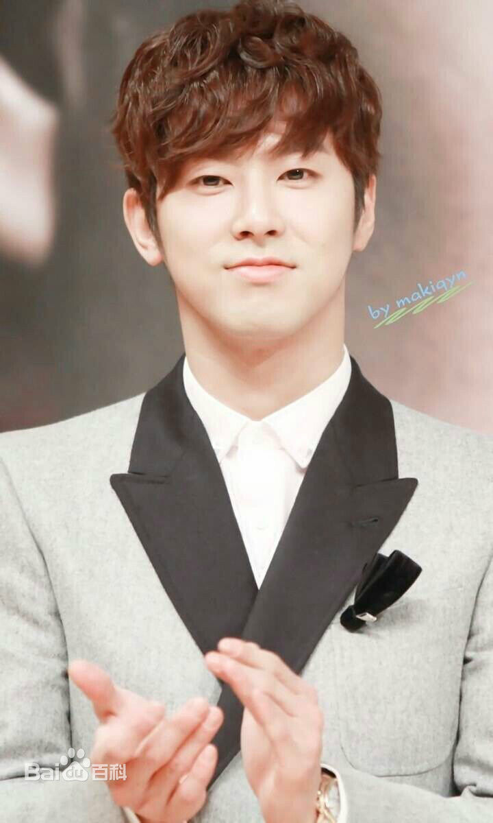 郑允浩(ユンホ（ユノ）、Jung Yunho、Jeong Yoonho)-新闻发布会前后照片