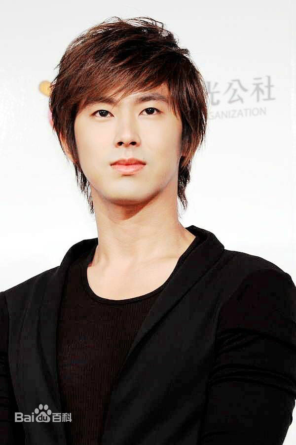 郑允浩(ユンホ（ユノ）、Jung Yunho、Jeong Yoonho)-新闻发布会前后照片