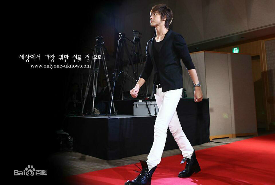 郑允浩(ユンホ（ユノ）、Jung Yunho、Jeong Yoonho)-新闻发布会前后照片